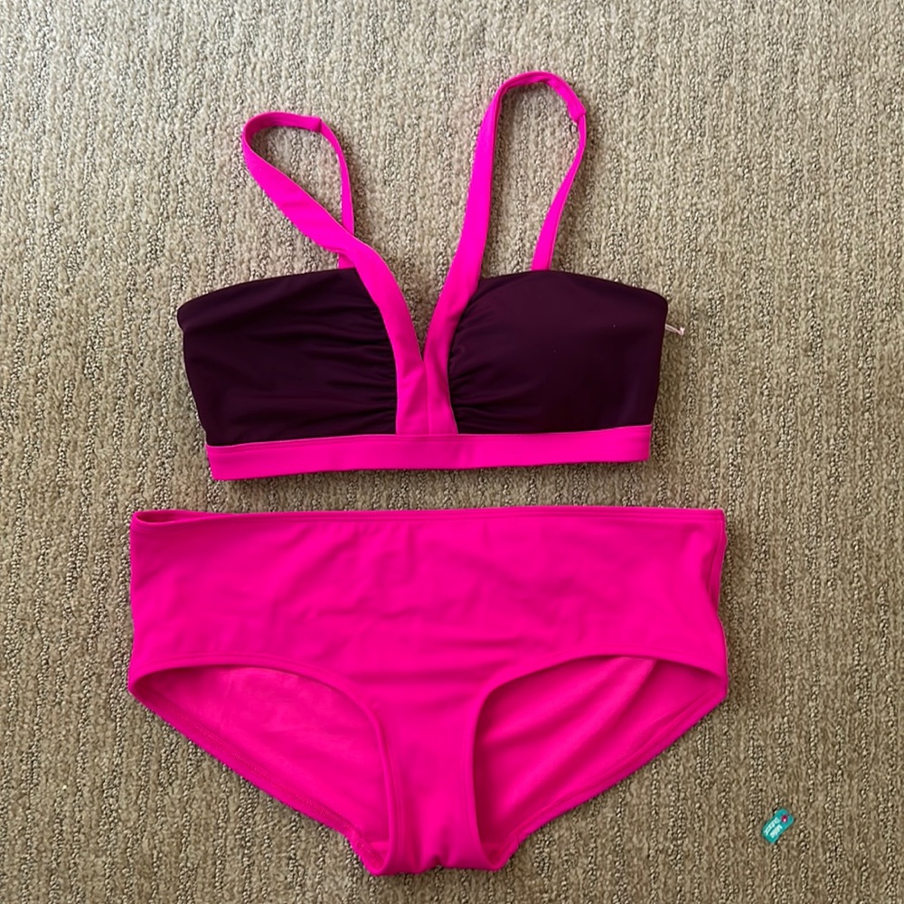Bowden bikini set, mid rise hipster bottoms.